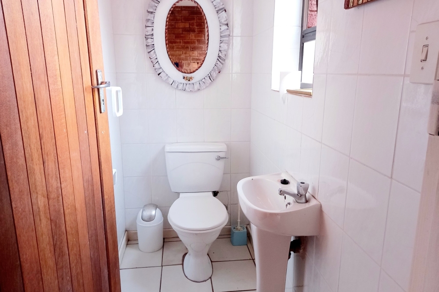 5 Bedroom Property for Sale in Vredenburg Western Cape